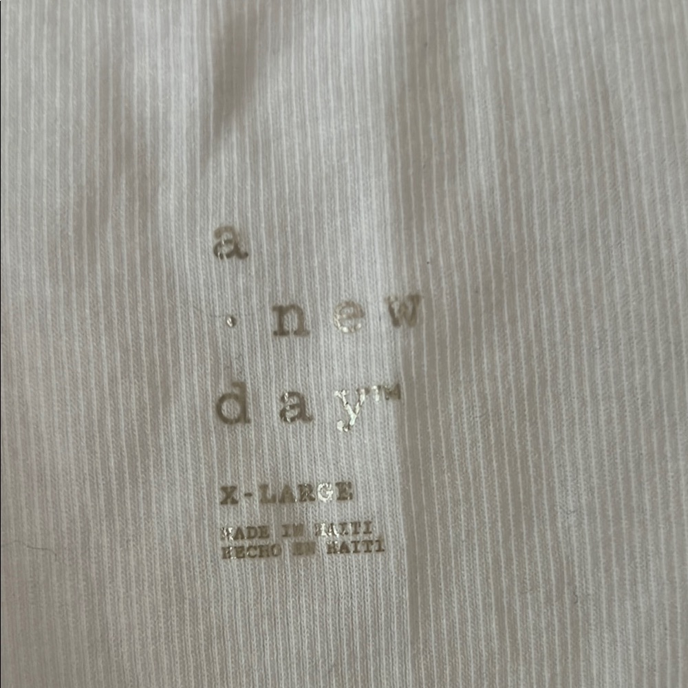 Women’s A New Day White Relaxed Ribbed Tank Top in EUC - Picture 2 of 5